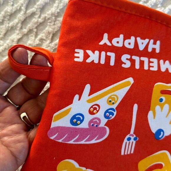 Blue Q Oven Mitt Cook Bake Smells Like Happy - Picture 4 of 8